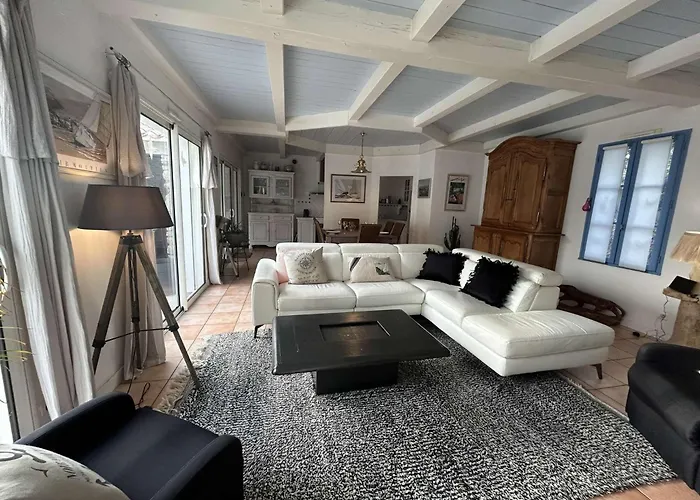 Villa Gu000-07l - 4 Pieces - 6 Couchages La Gueriniere